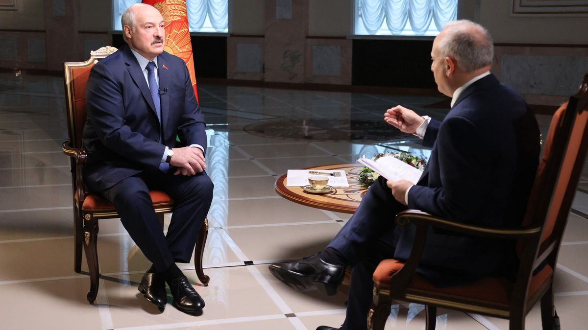 Lukašenko: S Cichanouskou budu jednat, až začne jednat Putin s Navalným